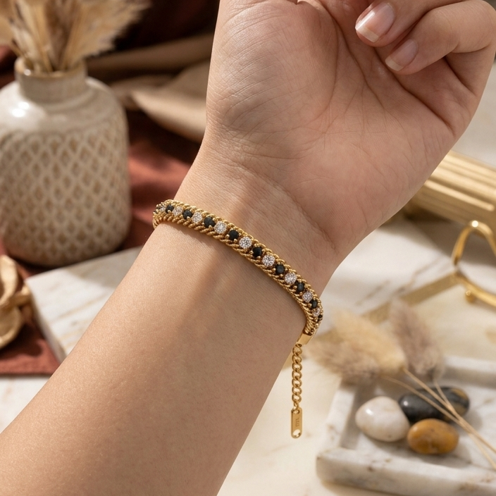 The Arélia Midnight Roman Bracelet