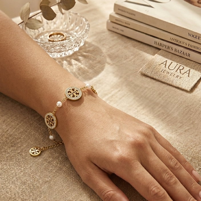Aura Pearl & Medallion Chain