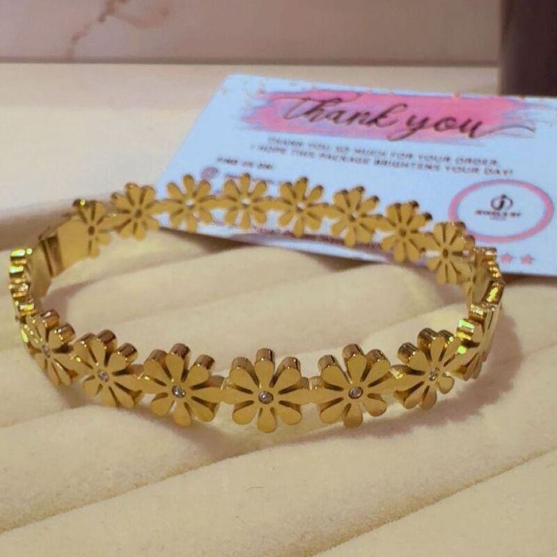Flower cuff