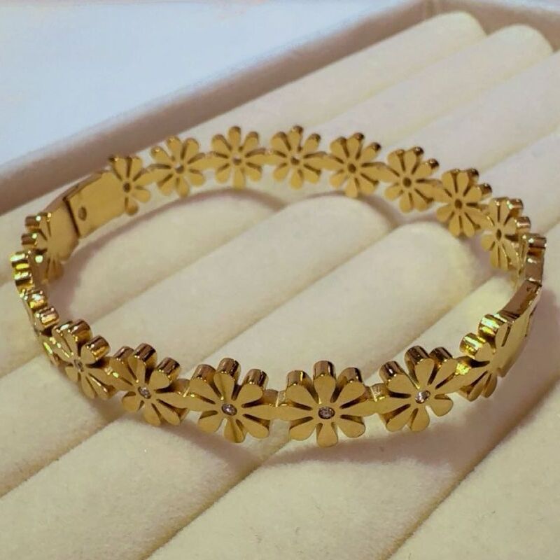 Flower cuff