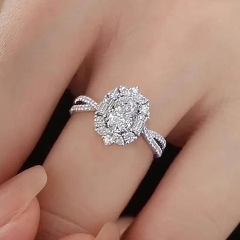 Oval stone ring