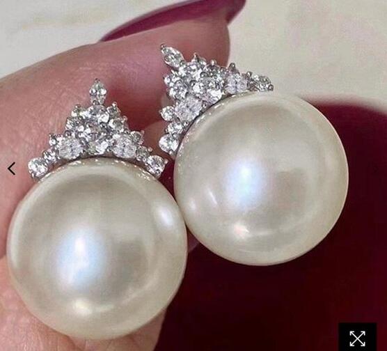Pearl studs