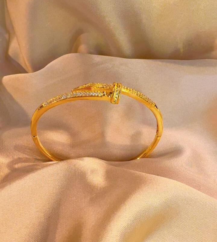 Nail cuff