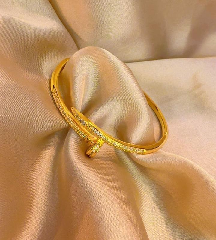 Nail cuff
