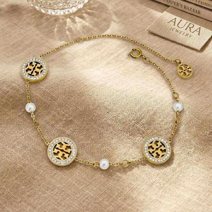Aura Pearl & Medallion Chain