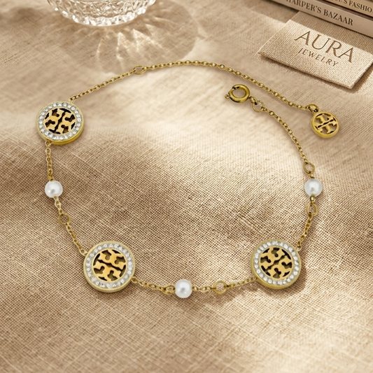 Aura Pearl & Medallion Chain