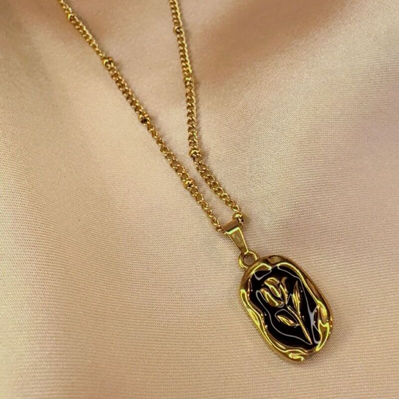 Black rose pendent