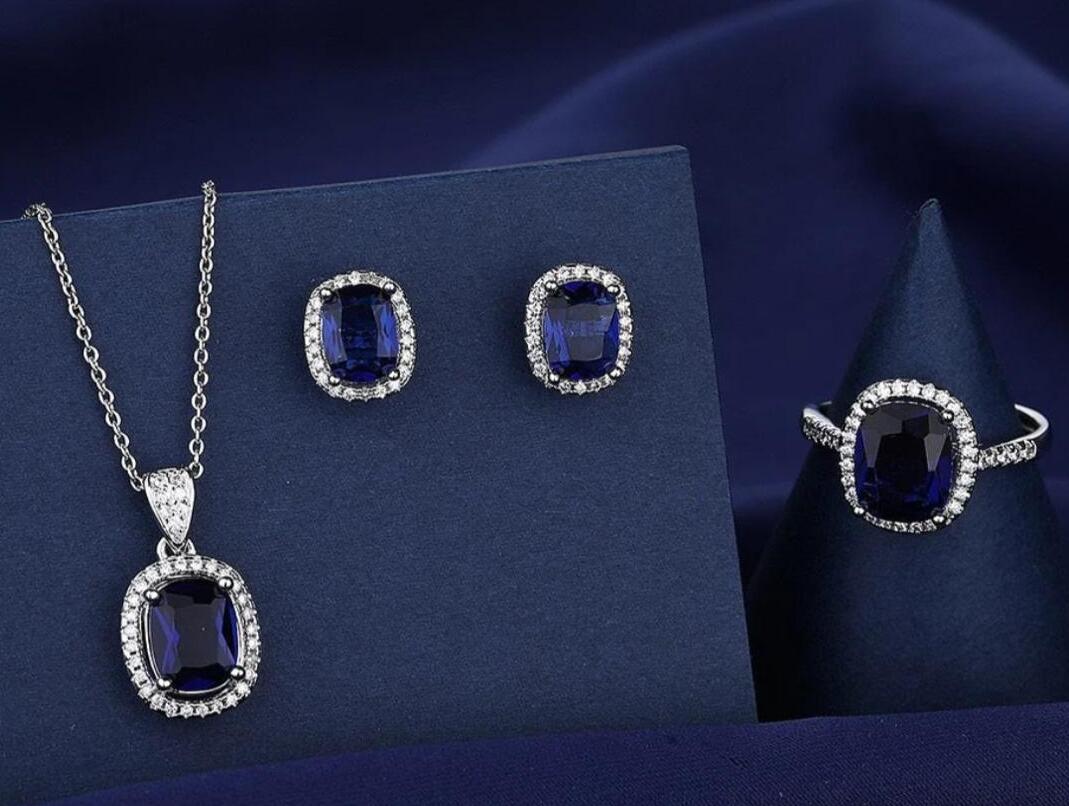 Blue zircon set