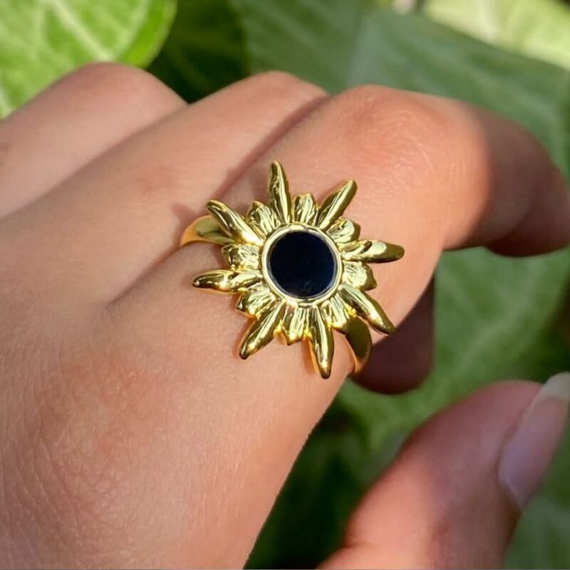 Adjustable black ring