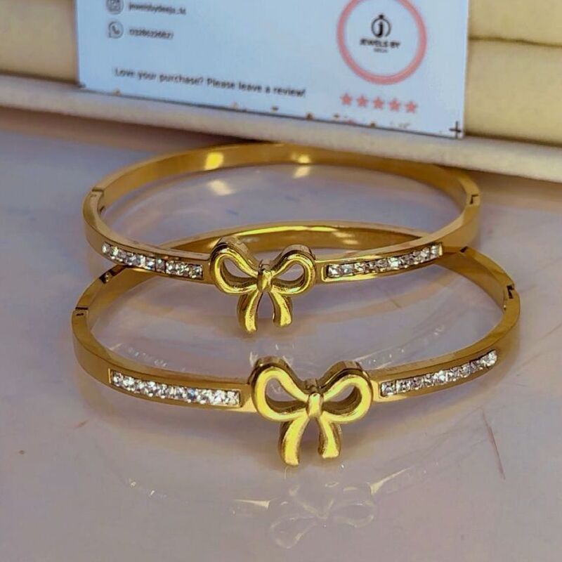 Bow cuff