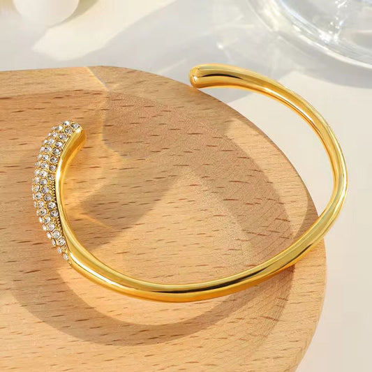 Zircon cuff