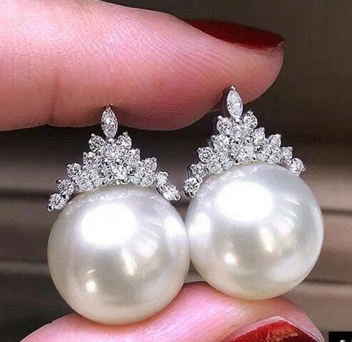 Pearl studs