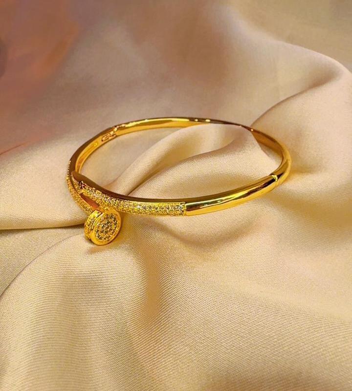 Nail cuff