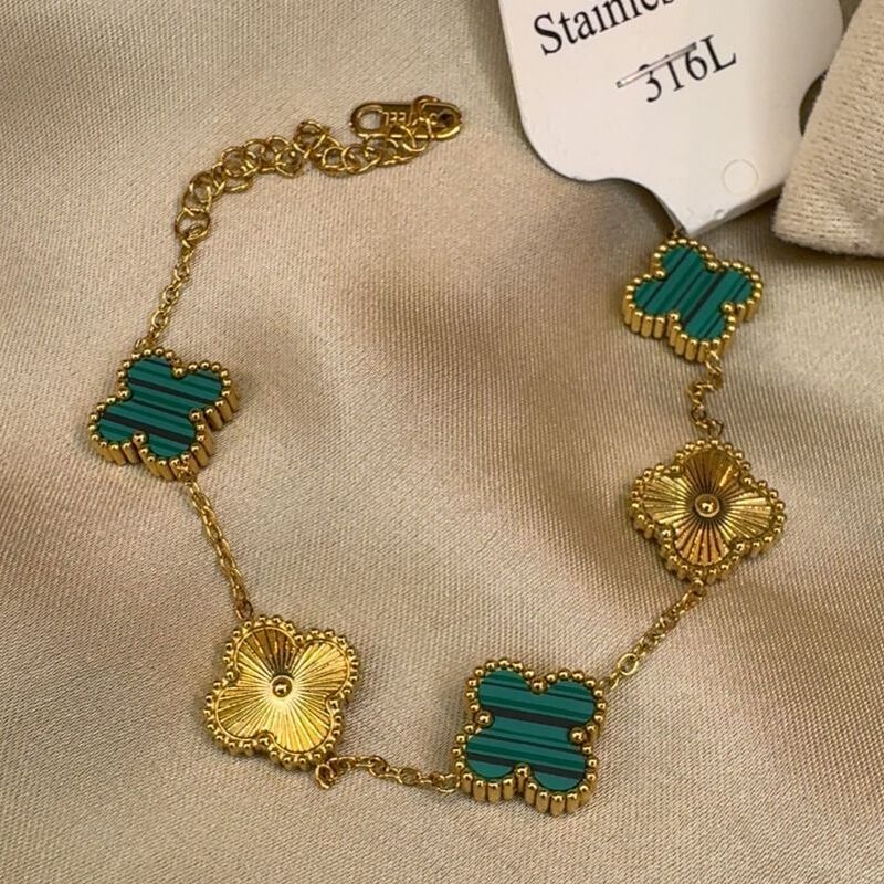 Green clover set
