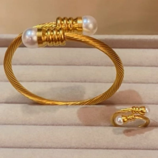 Pearl cuff set