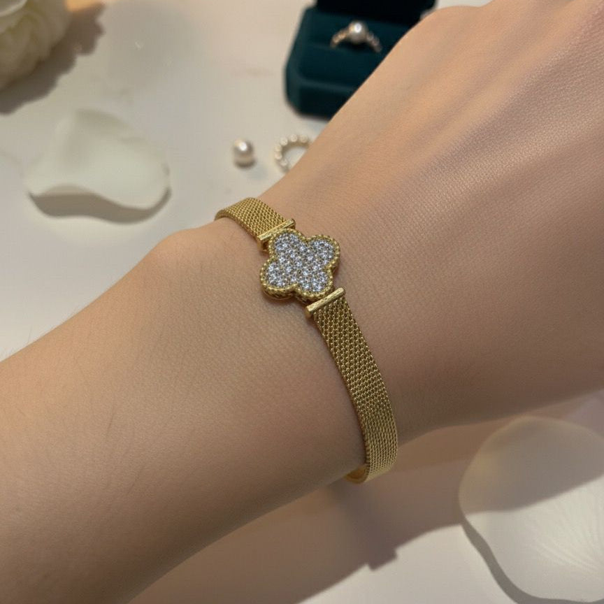 Sparkling Clover Mesh Bracelet