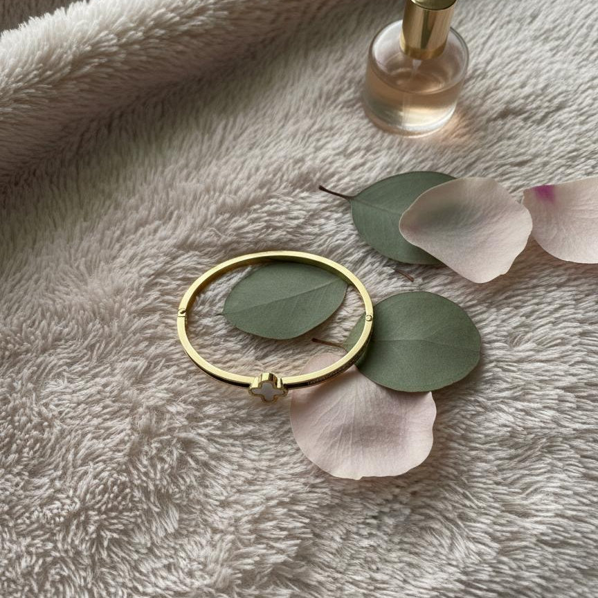 Luxe Clover Hinge Bracelet