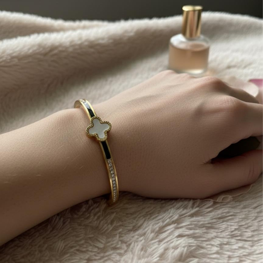 Luxe Clover Hinge Bracelet